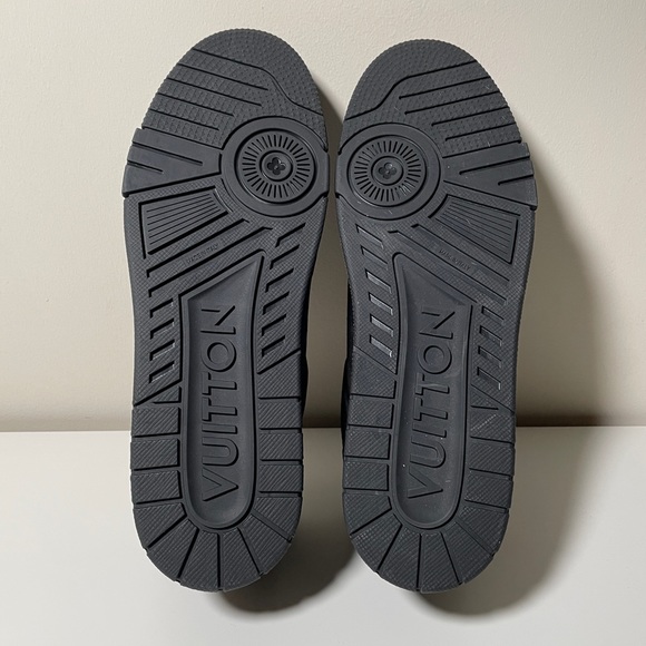 COPY - Louis Vuitton Trainer Sneakers “Uniform” Suede Black by Virgil Abloh - Picture 6 of 7